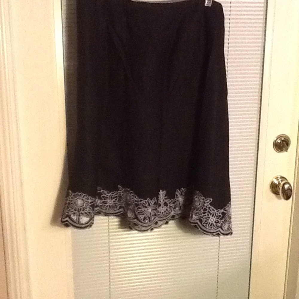 Linen dry clean only embroidered knee length